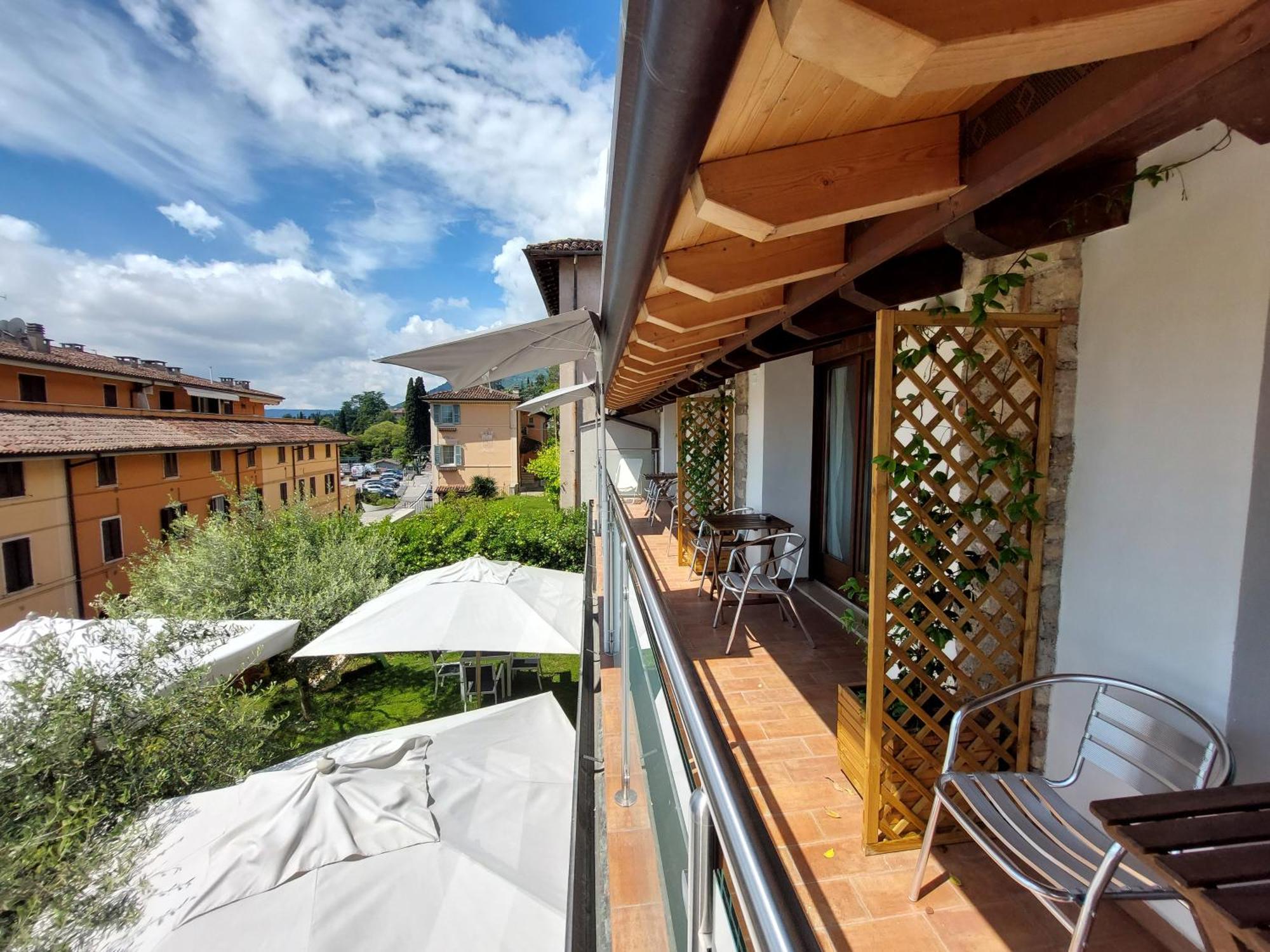 Pizzocolo Resort Fasano Gardone Riviera Buitenkant foto
