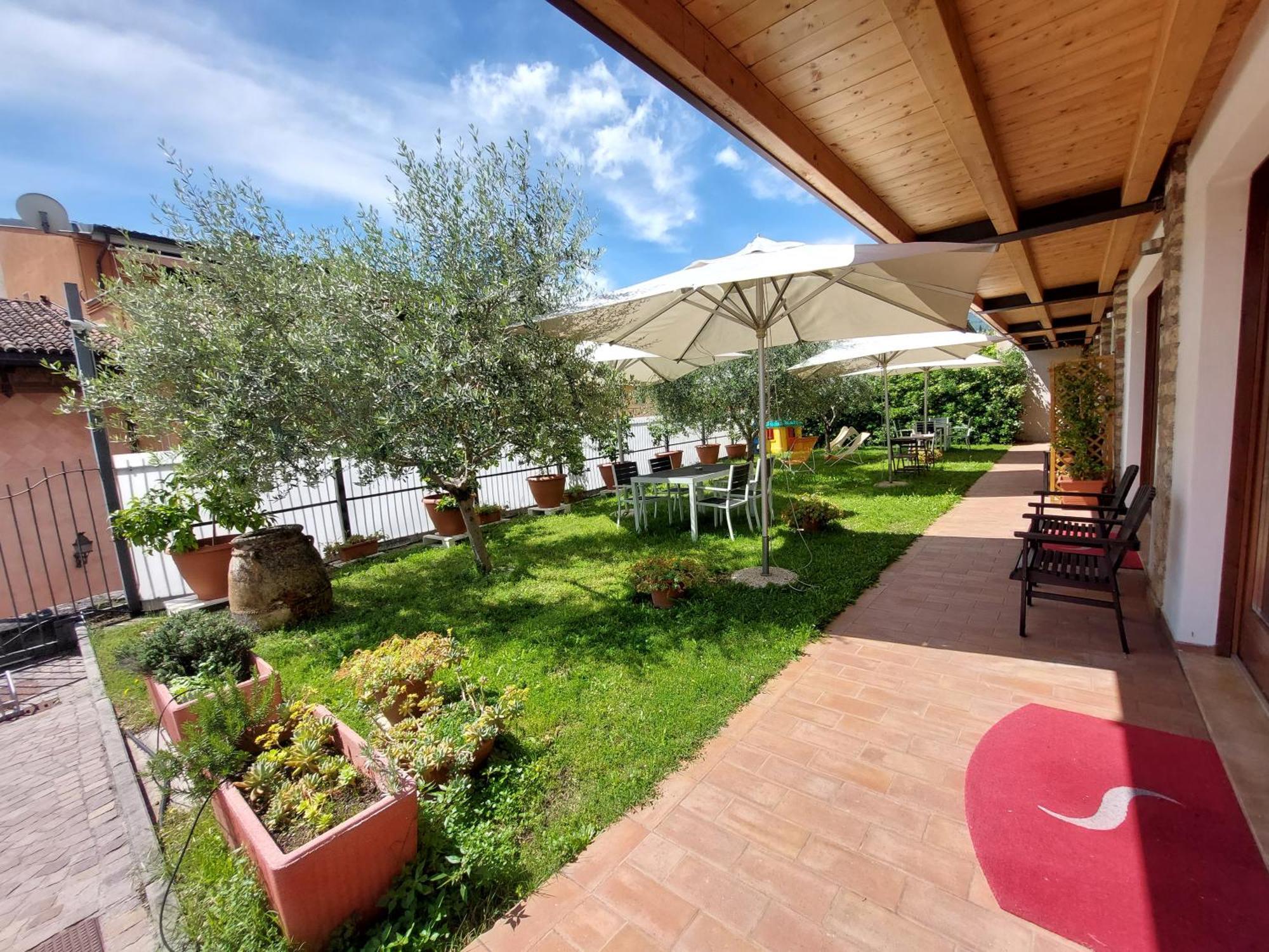 Pizzocolo Resort Fasano Gardone Riviera Buitenkant foto