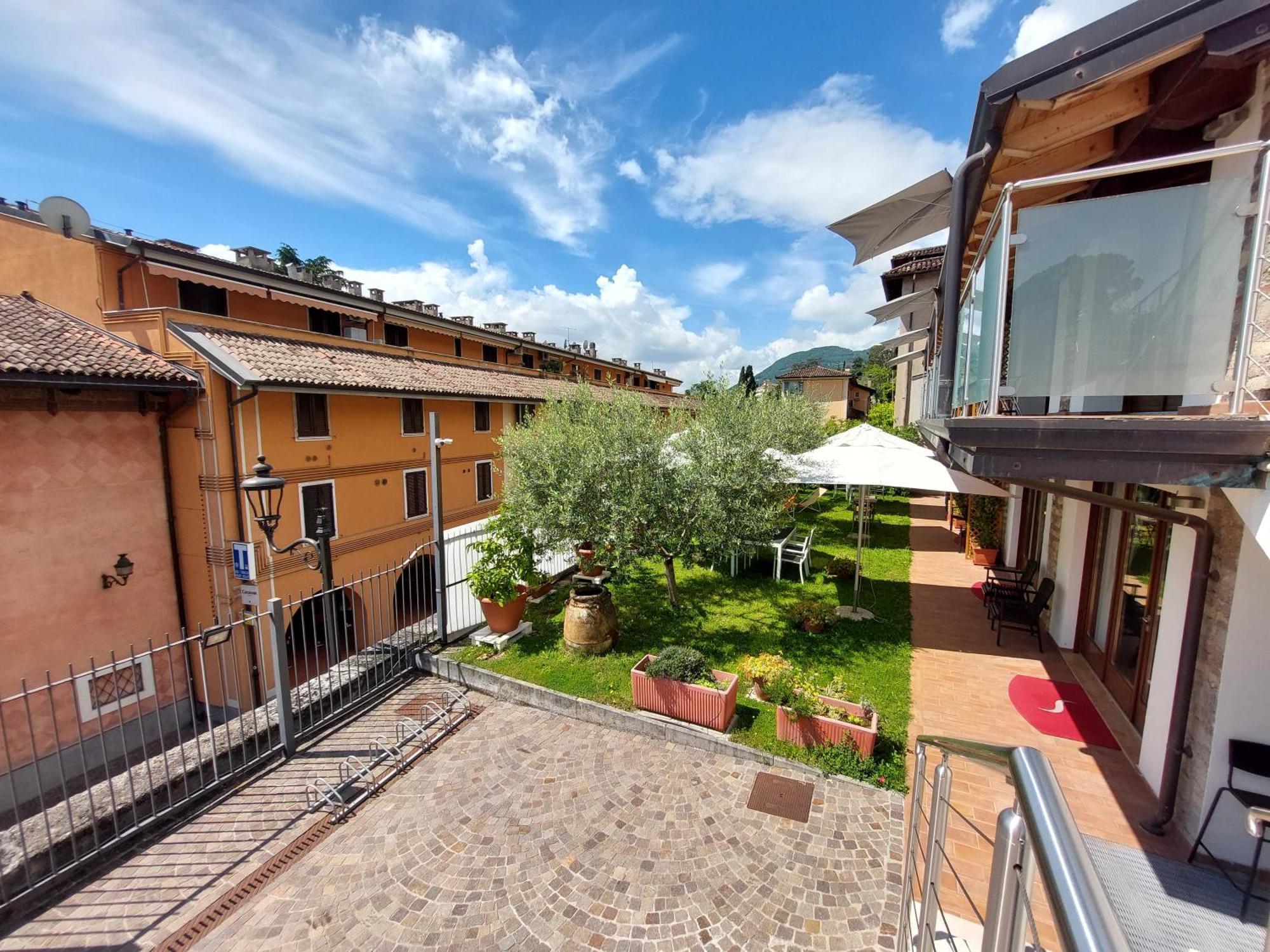 Pizzocolo Resort Fasano Gardone Riviera Buitenkant foto